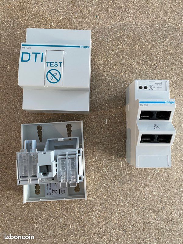 Boîtier DTI + répartiteur analogique Hager (image 1)