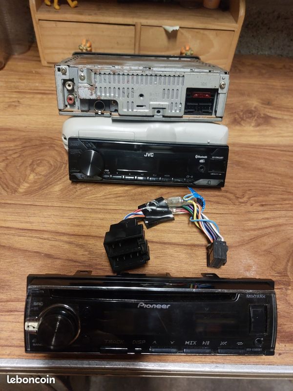 Vends autoradio / façades détachables pioneer / jvc (image 3)