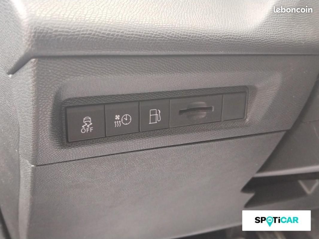 Peugeot 308 PHEV 225 e-EAT8 GT Pack (image 17)
