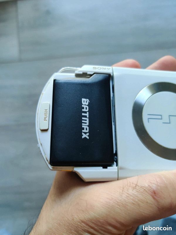 Console Sony PSP Fat Blanche 1004 - Version PAL - Occasion