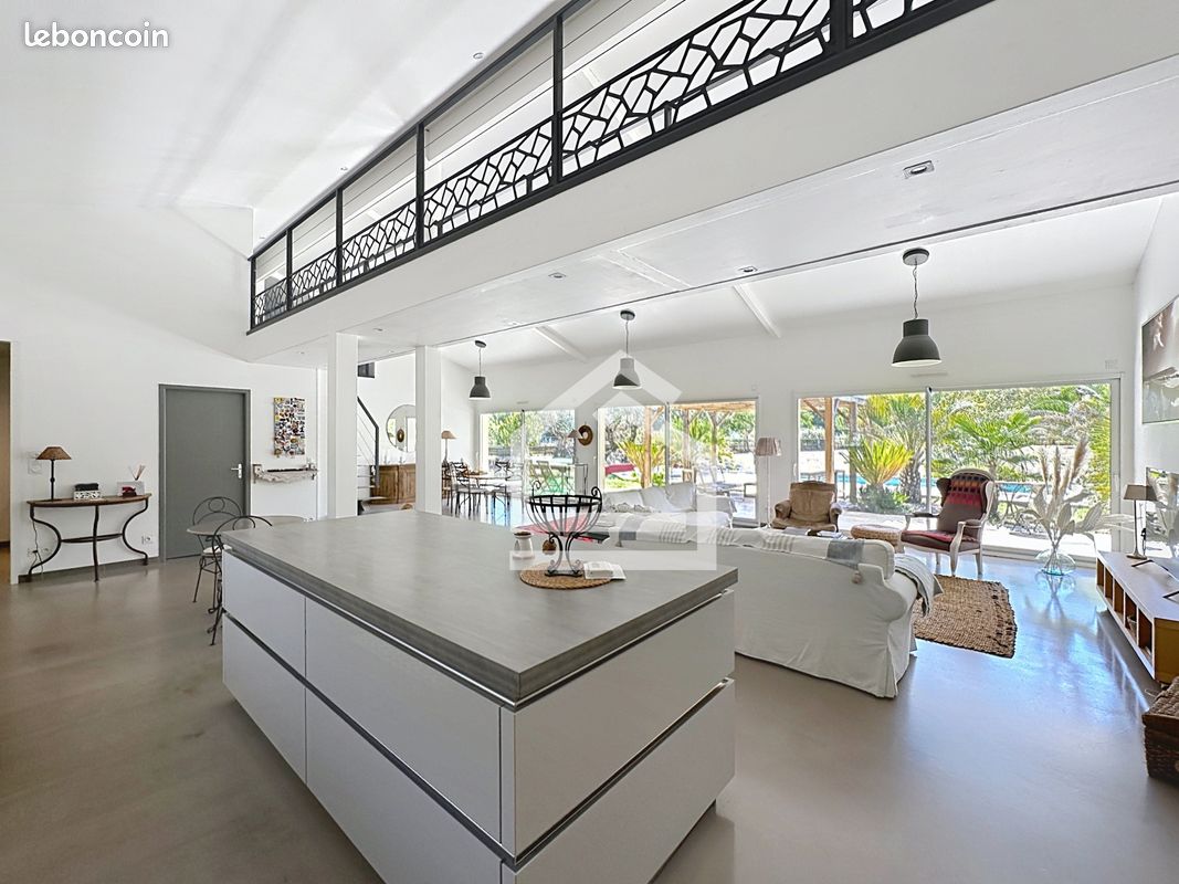 Maison 4 pièces 183 m² · à Blanquefort · 183 m² · 695 000 €