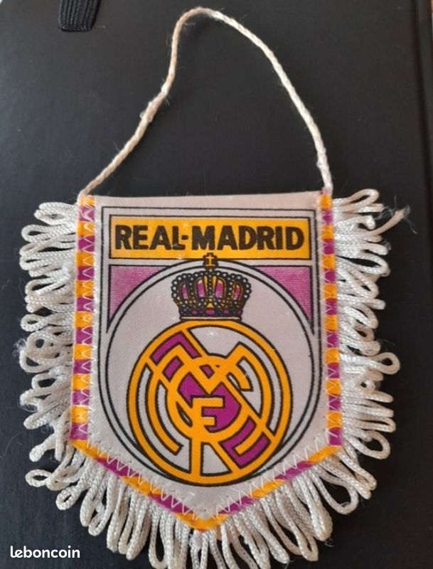 Fanion Vintage Real Madrid – Drapeau De Club – Occasion