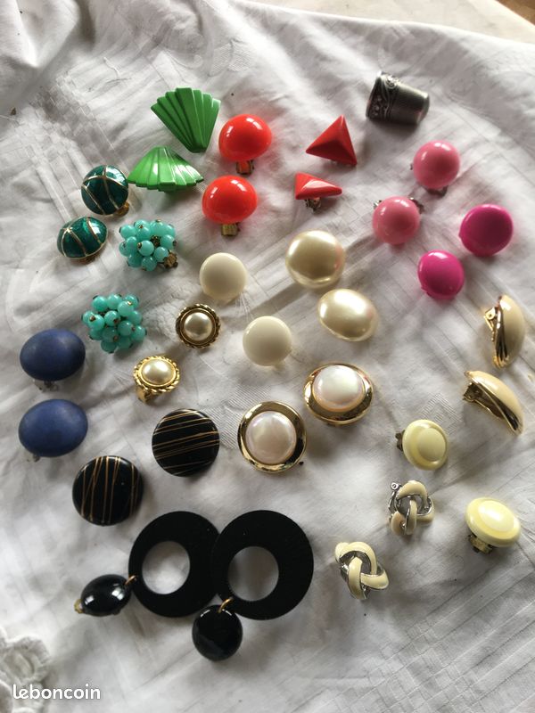 Anciennes boucles d'oreilles clips Yves Saint Laurent vintage - Montres & Bijoux