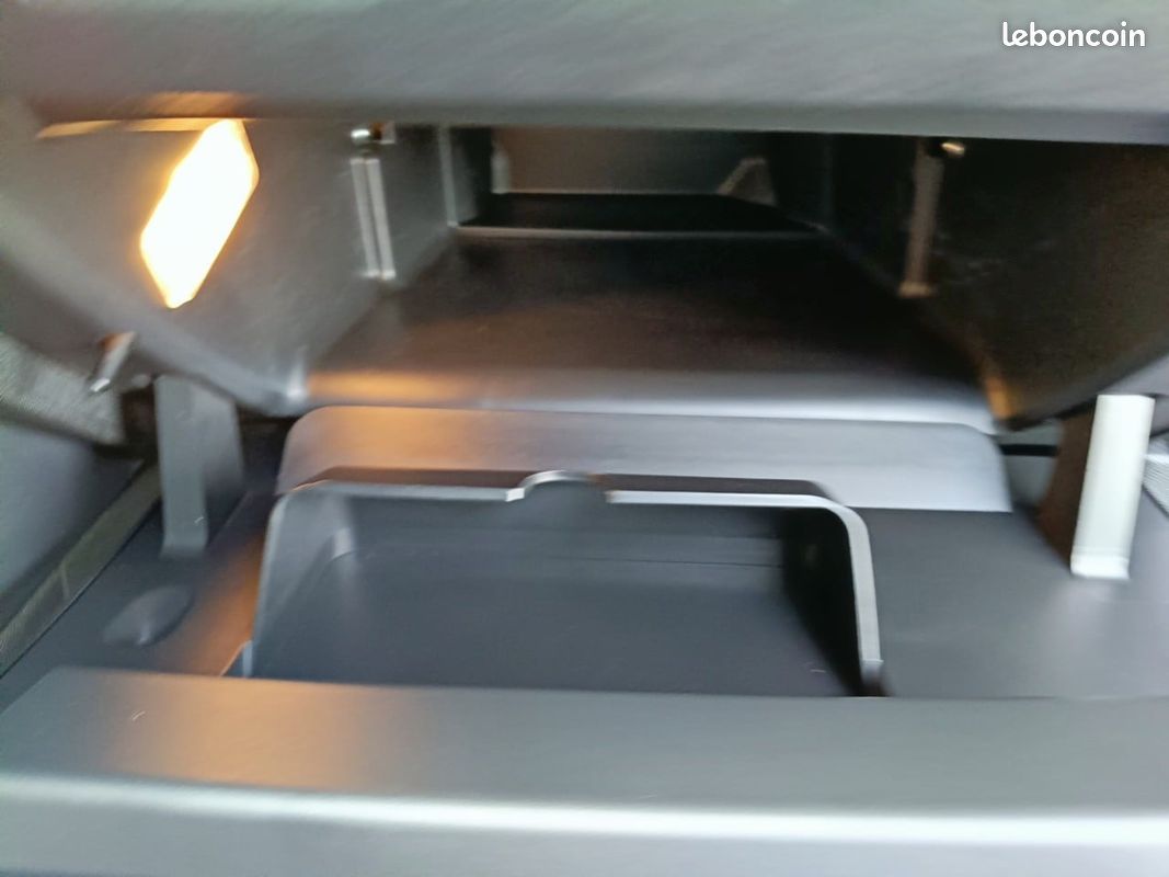 CITROEN C4 BlueHDi 130 S&S EAT8 Shine (image 28)