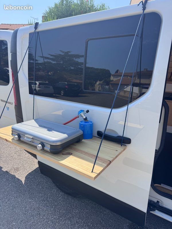 Renault Trafic 3 aménagé, tout équipé - Prêt pour le road trip de l'été (image 5)