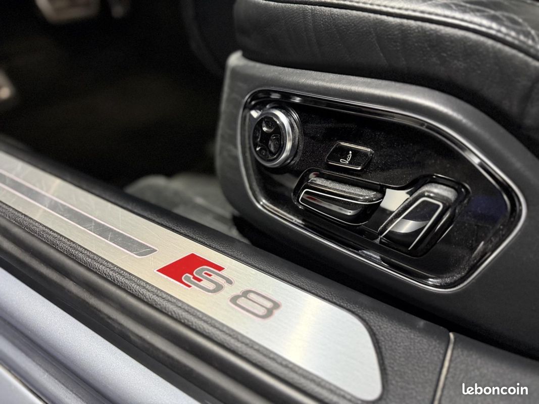 AUDI S8 PLUS 4.0 V8 TFSI 605 QUATTRO TIPTRONIC BVA - Toit ouvrant & Céramiques (image 24)
