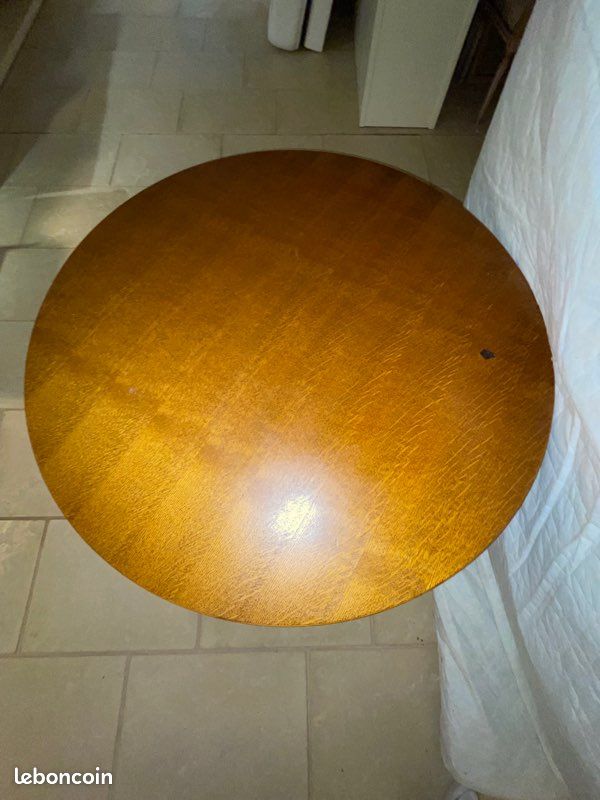 Table en bois (image 1)