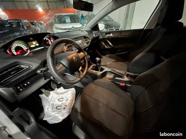Peugeot 308 1.5 BlueHDI 100ch Active (image 8)