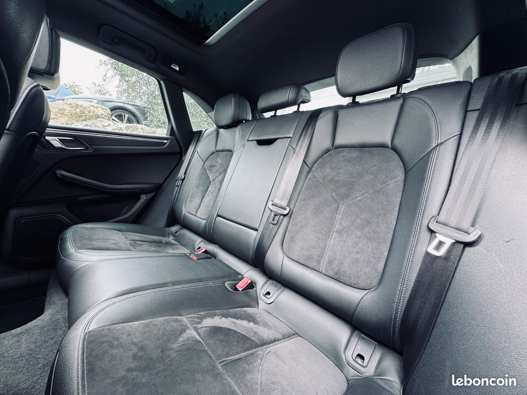 Porsche Macan 2.0L 252CH PDK + TOIT OUVRANT + SUIVI PORSCHE + SIEGES CHAUFFANTS/ELEC + CAMERA DE RECUL + GARANTIE 12 MOIS (image 12)