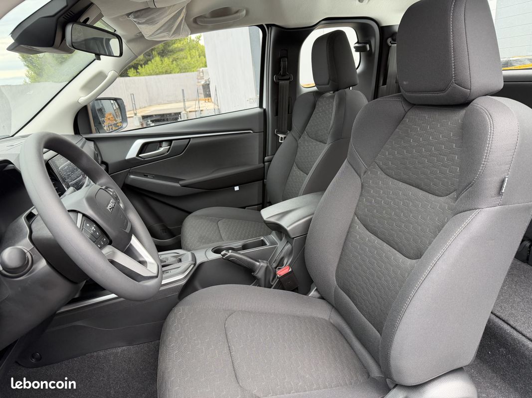 Isuzu D-Max Space Cab (Space 2+2) Evolution 2.2 Ddi BVA — Neuf 2026 - Pas de malus (image 2)