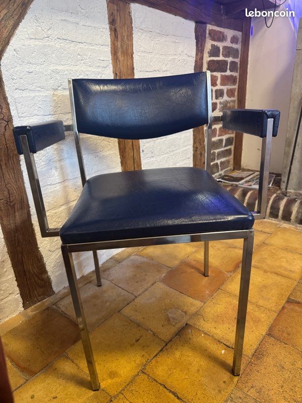 Chaise vintage avec accoudoirs (image 2)