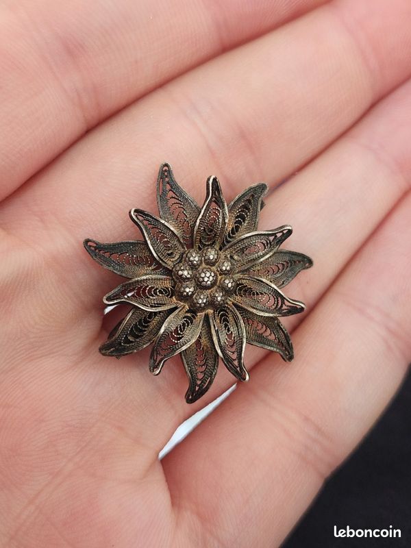 Broche Vintage Feuille Ajourée En Argent Avec Deux Perles - Ancien Bijou En Superbe état