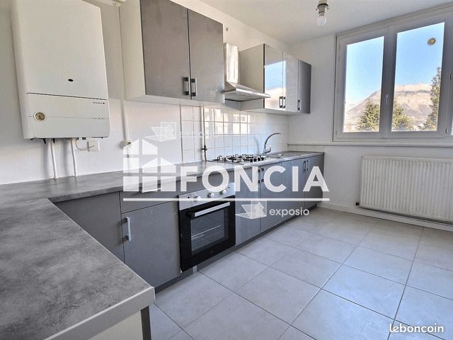Appartement 3 pièces 67 m² · à Saint-Martin-d'Hères · 67 m² · 752 €