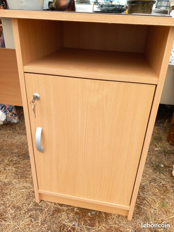 Bureau (image 2)