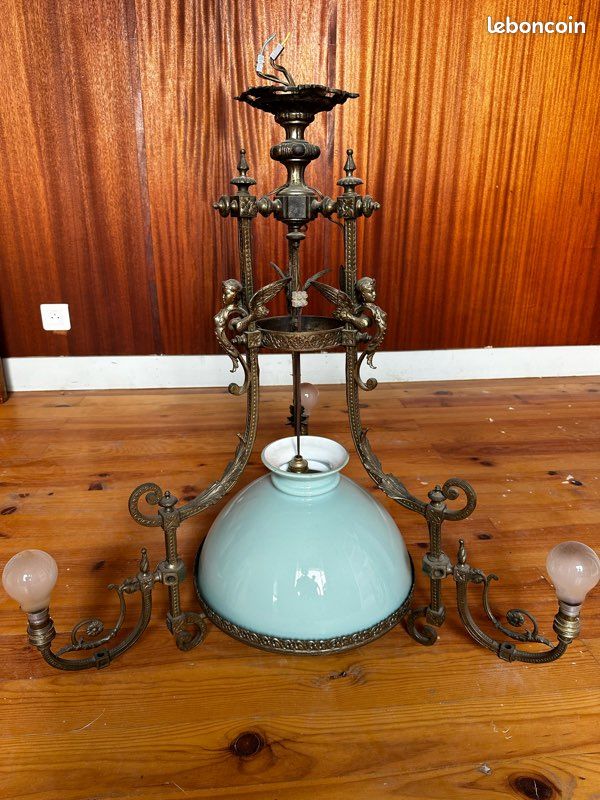 Lustre vintage en laiton et opaline, 1950 - Emmanuelle Vidal Galerie