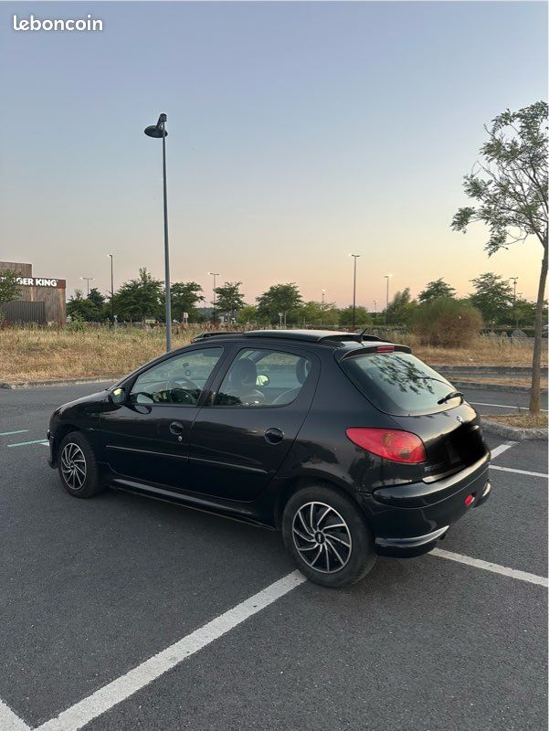 PEUGEOT 206 1.4i 75 5portes toit ouvrant (image 1)