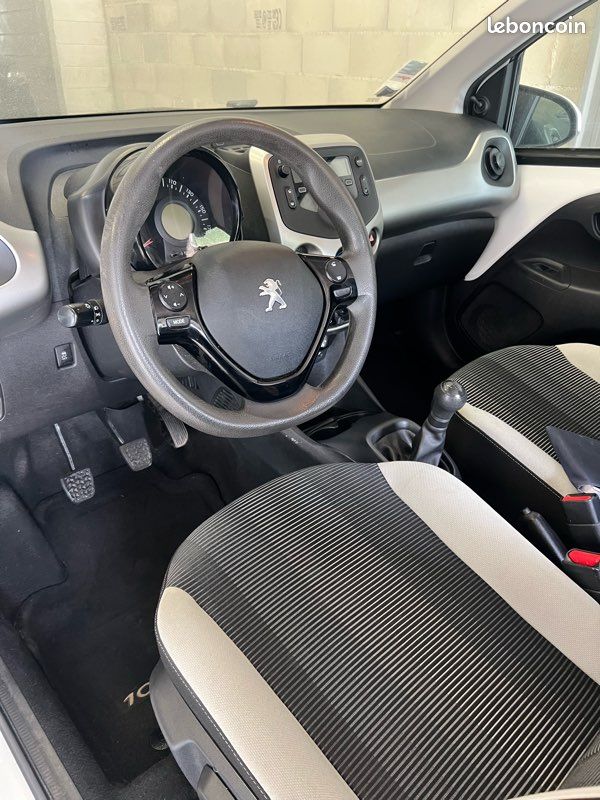 Peugeot 108 Vti 70 ch toit panoramique ouvrant/Bluetooth/feux led (moteur à chaîne) (image 6)