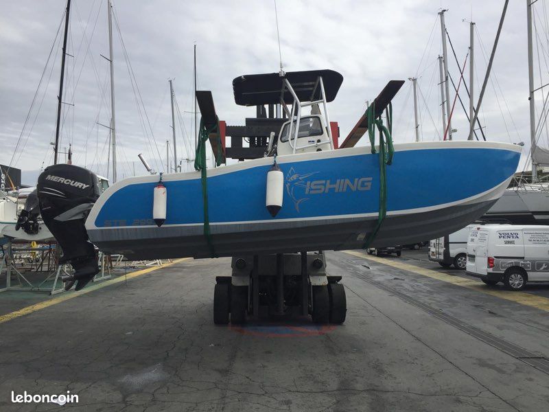 Bateau AVEC place au port au Sainte Marie. Longueur 6,70m. Moteur 250cv (image 2)