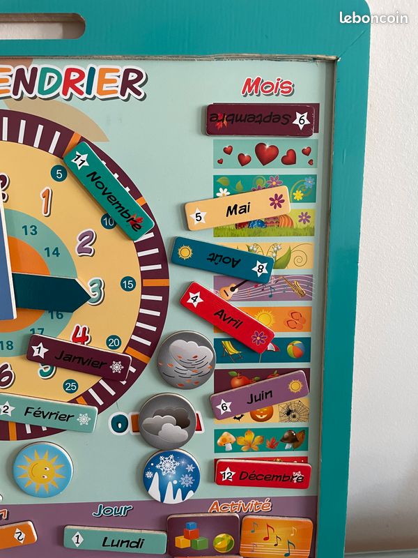 Mon calendrier IDEKO, en arabe, un jeu éducatif en bois pour apprendre l' heure, les jours, les mois, les saisons, la météo - IDEKO
