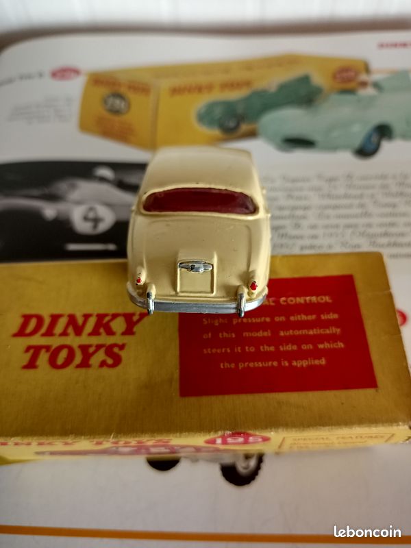 Dinky Toys Jaguar 3.4 Saloon 1/43 - Crème - Modèle Angleterre Avec Boîte D'origine