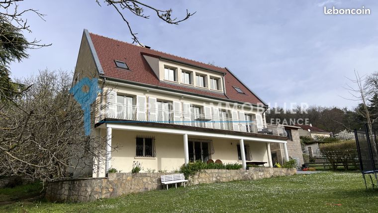 Maison 8 pièces 250 m²