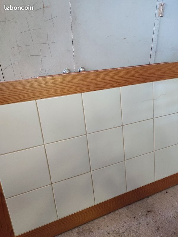 Table bois et carrelage (image 1)
