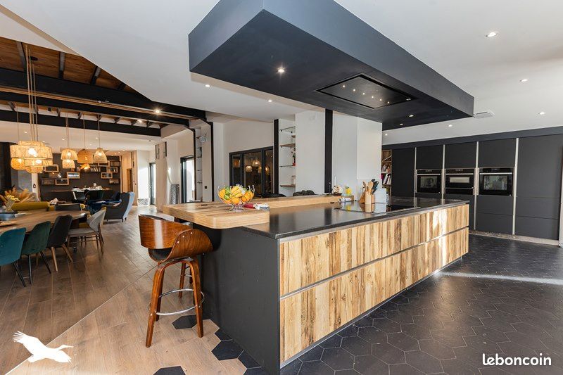 Maison 9 pièces 393 m² · à Trébons · 393 m² · 690 000 €