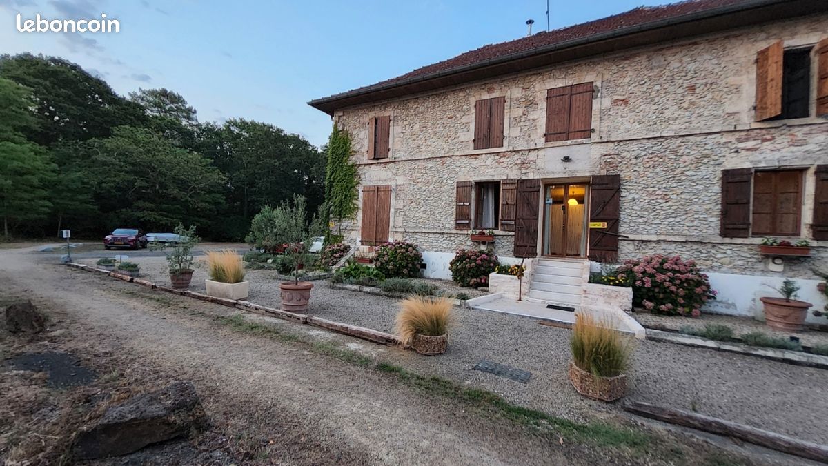 Maison 9 pièces 290 m² · à Solférino · 290 m² · 420 000 €