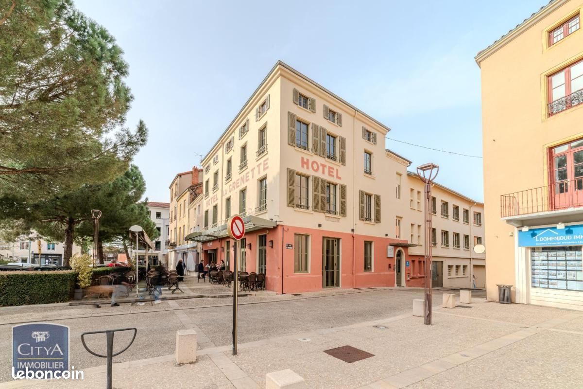 Local commercial 1500 m² · à Roanne · 1 500 m² · 1 342 000 €