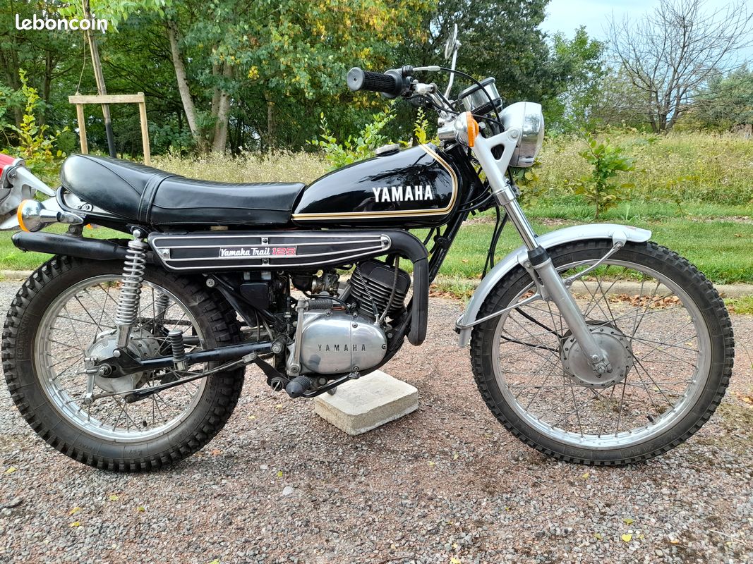 Yamaha at2 - Motos