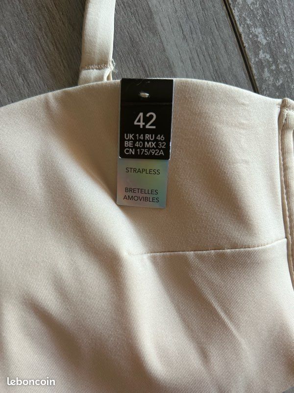 Haut de maillot de bain neuf, marque Etam, taille 42 (image 3)