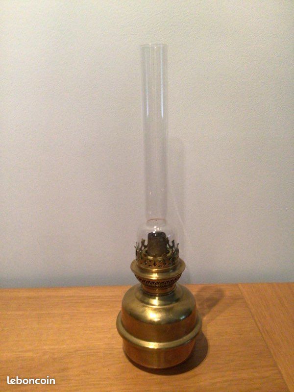 Lampe à pétrole en laiton + 4 verres (image 1)