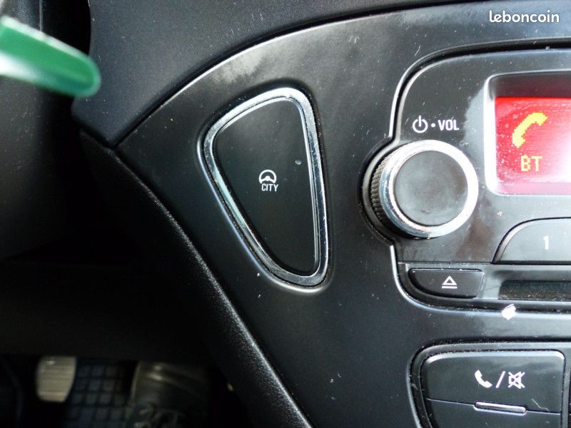 Opel CORSA 1.4 75CH ENJOY 5P (image 22)
