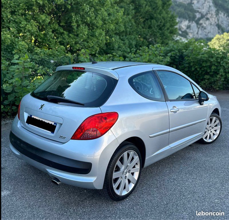 Peugeot 207 1.6 150cv Rien n’a prévoir Très propre (image 2)