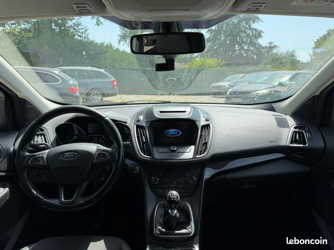 FORD KUGA 1.5 TDCi 120 SS 4x2 BVM6 Titanium (image 8)