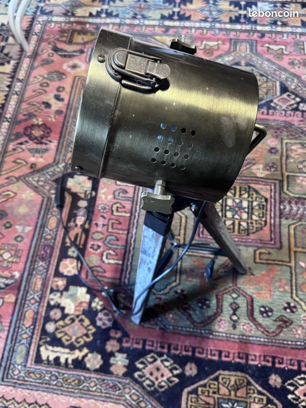 Lampe sur trépied (image 3)