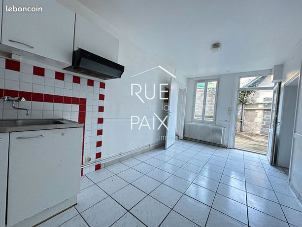 https://img.leboncoin.fr/api/v1/lbcpb1/images/15/16/06/1516066cca03873d458ad7c623867d317c32ad6a.jpg?rule=ad-image
