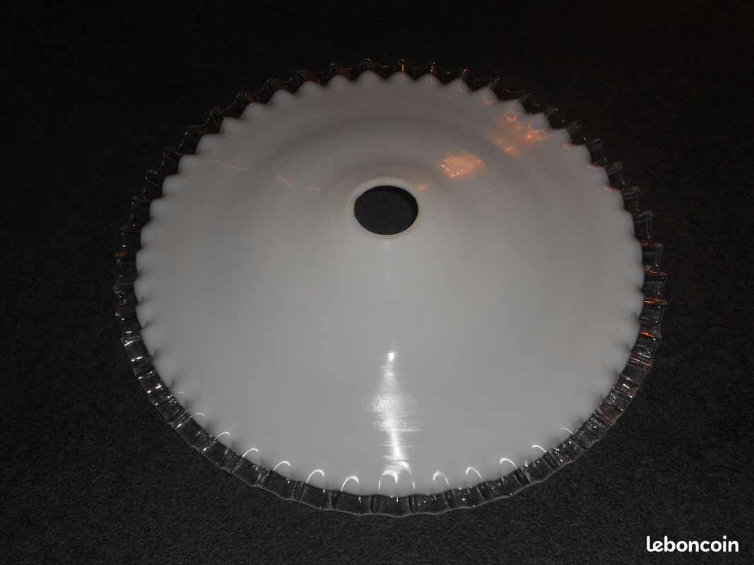 Abat jour en opaline blanche (image 1)