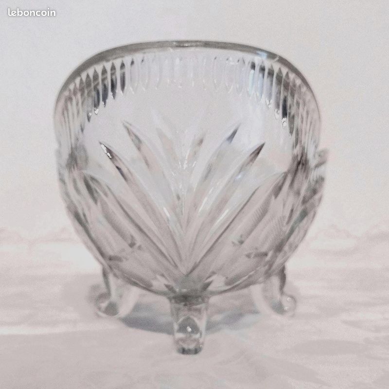 Vase vintage en verre cristal taillé ciselé - Label Emmaüs