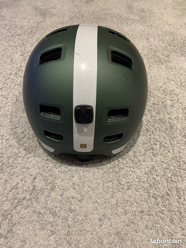 Casque décathlon avec bande réfléchissante (image 3)