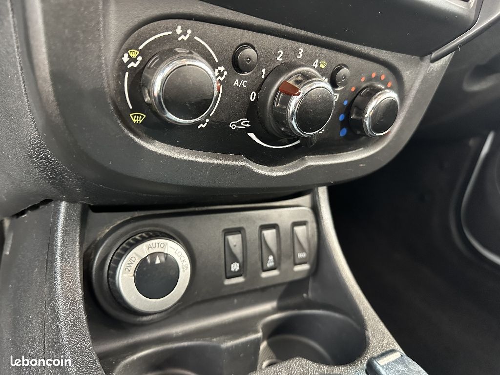 Dacia Duster 1.5 dCi 110 4x4 Lauréate +ATTELAGE (image 10)