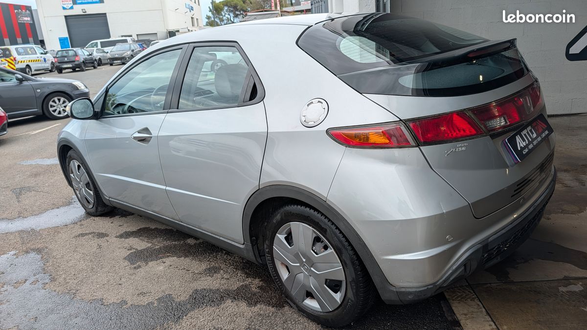 Honda Civic 8 1.4 Essencec Révision OK Garantie 3 Mois (image 2)