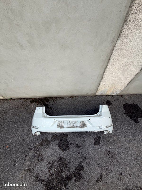 Pare-chocs arrière golf 7 OEM (image 1)