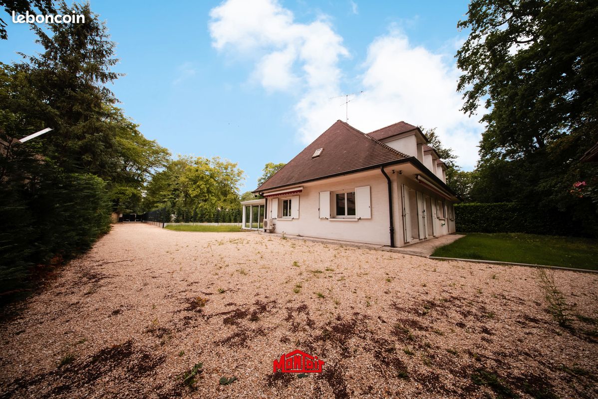 Maison 6 pièces 256 m² · à Pomponne · 256 m² · 630 000 €