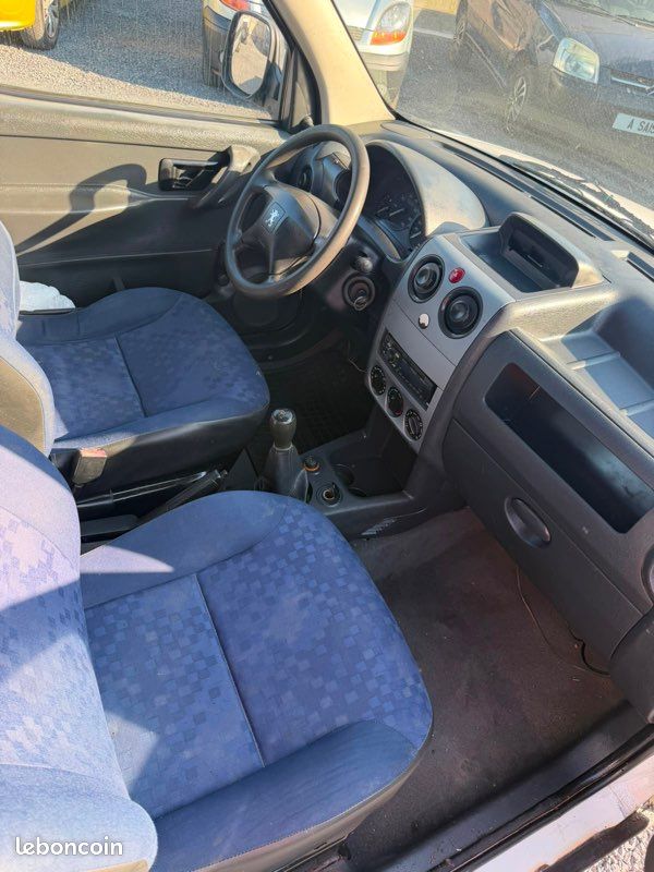 Peugeot Partner 1,6 HDI 90cv boîte 5 / utilitaire / attache remorque CT OK - de 6 Mois GARANTIE (image 3)