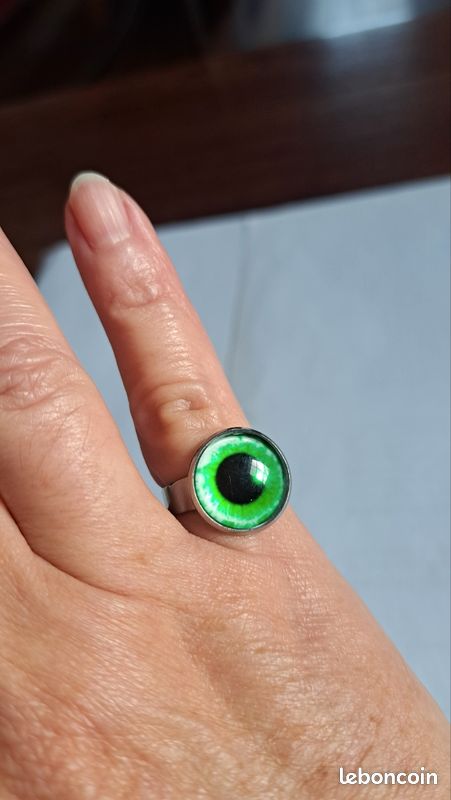 Bague oeil vert (image 1)
