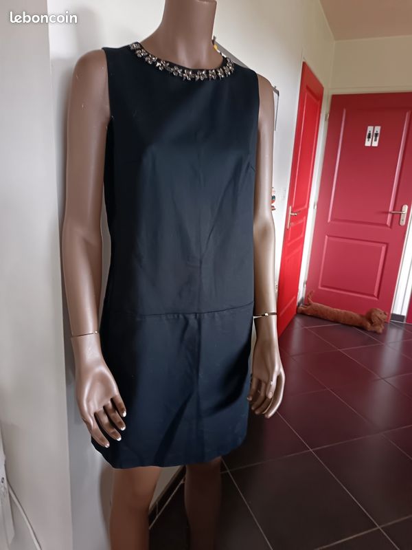 Très jolie robe bijoux Zara Vêtements