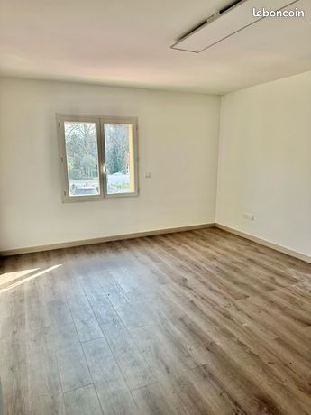 Bureau dans commerce médical et commercial
