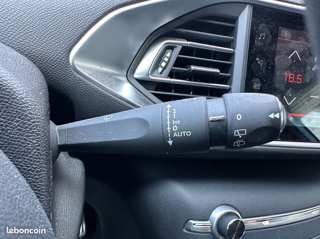 PEUGEOT 308 1.2 130ch GT PACK APPLE CARPLAY / CAMERA DE RECUL / COURROIE NEUVE / ENTRETIEN PEUGEOT (image 25)