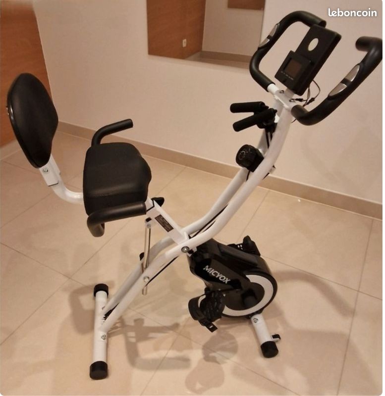 Micyox Vélo D’appartement – Résistance Magnétique, Courroie Silencieuse, 150 Kg, Moniteur, Siège Réglable, Porte-bouteille